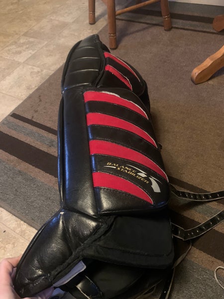 32" Vaughn Velocity V2 Goalie Leg Pads