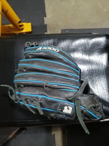 Used Wilson Right Hand Throw A1000 Baseball Glove 11.25"