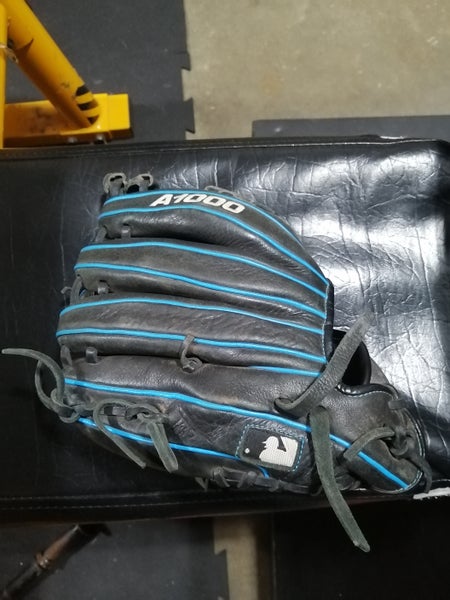 Used Wilson Right Hand Throw A1000 Baseball Glove 11.25"