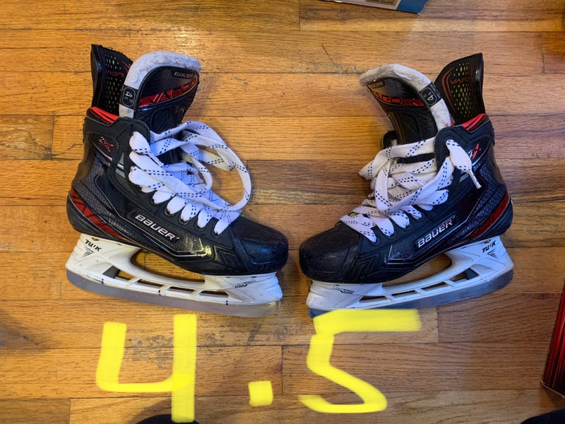 Junior Bauer Regular Width Size 4.5 Vapor 2X Hockey Skates