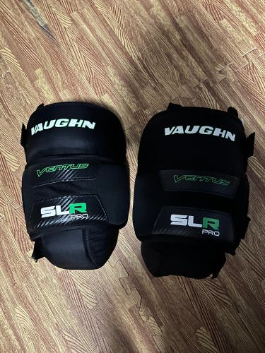 Vaughn SLR PRO VENTUS goalie knee guards