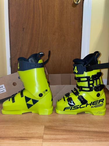 New 150 Flex 25.5 Fischer Racing Ski Boots