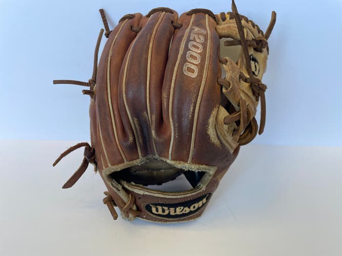 Used Right Hand Throw Wilson Infield A2000 Baseball Glove 11.5"
