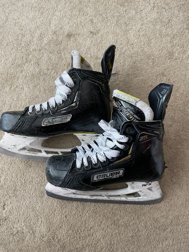 Bauer Size 4 Supreme 2S Hockey Skates