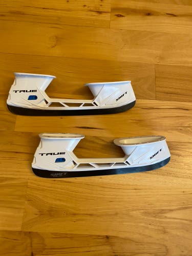 Brand New True Hockey Skate Holder and Steel Size 272