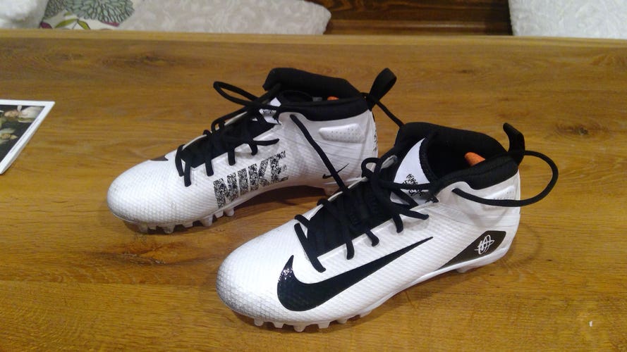 White Youth Used Size 7.0 (Women's 8.0) Nike Huarache