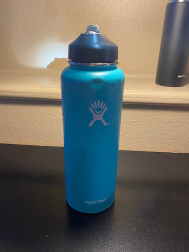 Bundle for Damedolla: 40 oz. Wide Mouth Hydroflask, 2 wristbands
