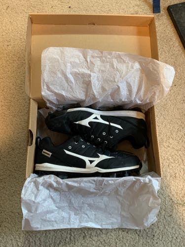 Size 11 Mizuno Baseball Cleats Molded