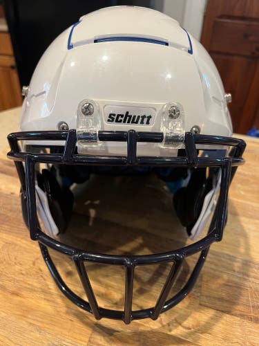 Brand New Adult Large Schutt F7 Helmet