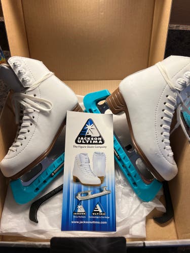 Used Jackson Ultima Mystique Size 1.5 Figure Skates