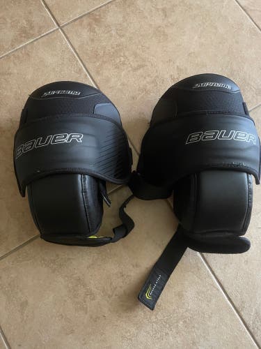 Bauer supreme goalie knee guards SZ 37.5