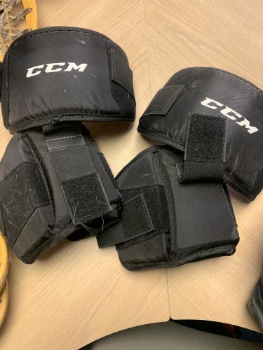 Goalie knee guards