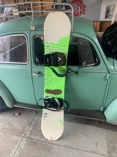 K2 Dark star Snowboard & Extras