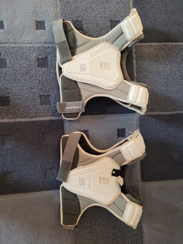 Used lacrosse Medium Epoch ID Shoulder Pads