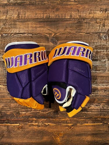 Reverse Retro LA Kings Gloves