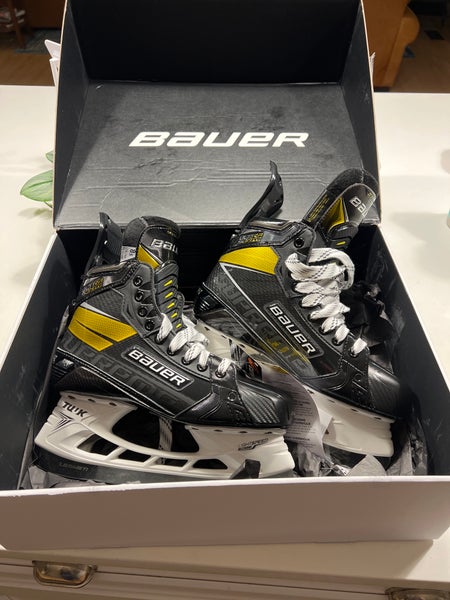 Senior Bauer Size 8.5 Supreme UltraSonic Hockey Skates