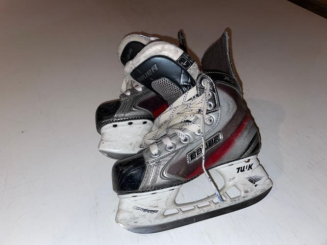 Junior Bauer Regular Width Size 1 Vapor X5.0 Hockey Skates