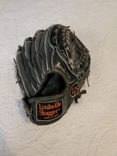 Louisville Slugger Right Hand Throw 125 Leatherlite Well Balanced pattern Softball Glove 13"