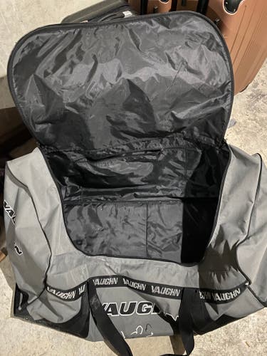 Vaughn 9400 Hockey Goalie Wheel Bag