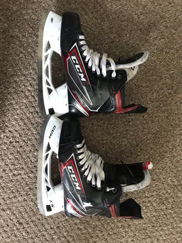 Senior CCM Regular Width  Size 8 JetSpeed FT2 Hockey Skates