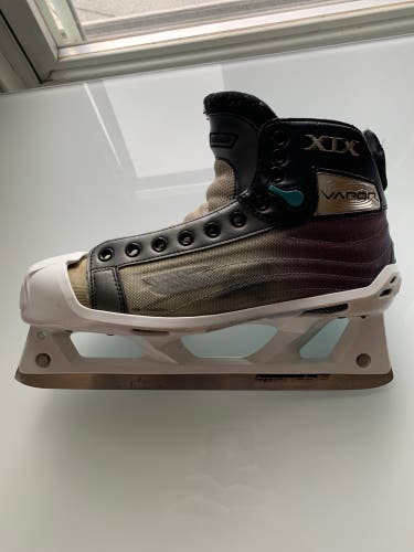 Used Bauer Regular Width Size 10 Vapor XIX Hockey Goalie Skates