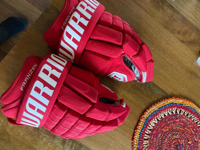 Warrior 14" Pro Stock Franchise Gloves Red Wings Franzen