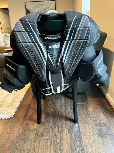 Used INT Medium Bauer  Supreme S190 Goalie Chest Protector