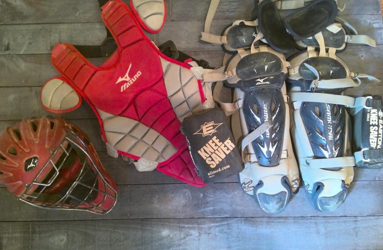 Used Mizuno Samurai Catcher's Set - Red / Navy Blue