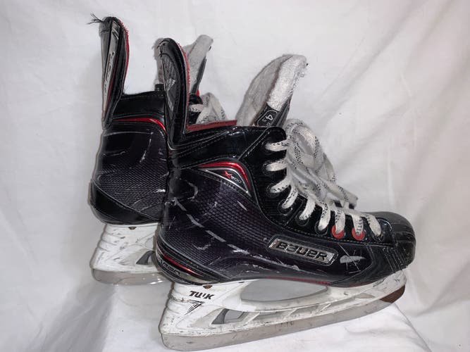 Junior Bauer Regular Width  Size 4.5 Vapor X800 Hockey Skates