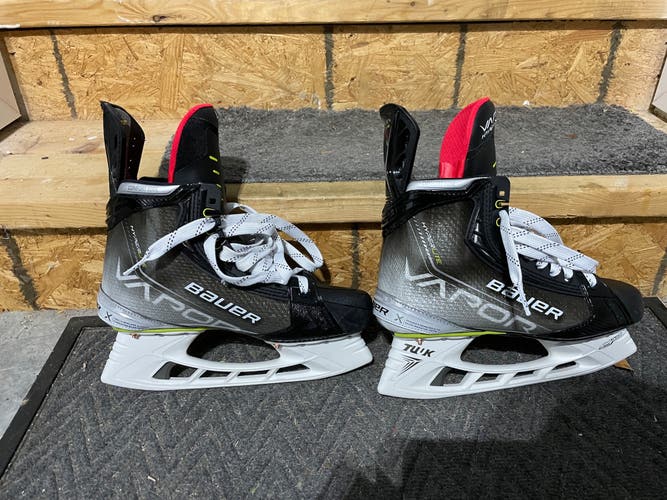Senior Bauer  Size 7 Vapor Hyperlite Hockey Skates