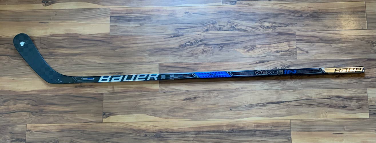 Bauer Nexus 1N Hockey Stick Right Handed Mid Pattern Used Senior