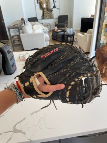 Right Hand Throw 33.5" A2000 Catcher's Glove