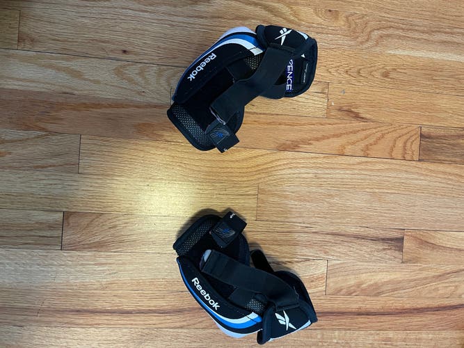 Used Medium Reebok Kineticfit Elbow Pads