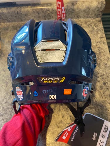 New Medium CCM  Tacks 910 Helmet