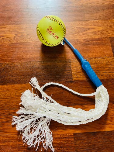 Like new softball Rope Trainer to assist with pitching and throwing