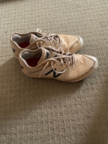 White Used New Balance Size 11.5 (Women's 12.5) New Balance