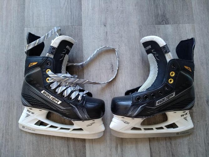 Near New Bauer Supreme 160 Junior Hockey Skates Size 1.5D