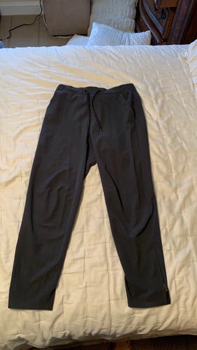 Harvard Men’s Hockey Large Lululemon Track Pants