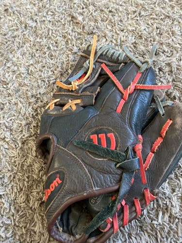 Used Right Hand Throw Wilson A550 Baseball Glove 11.25"