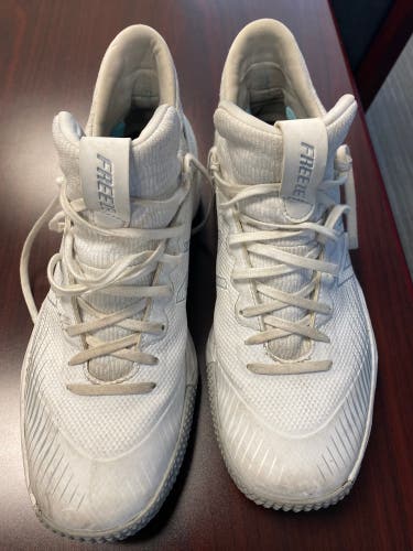 White Used Size 9 New Balance Shoes