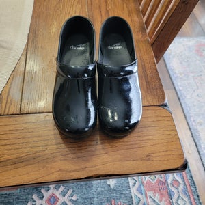 Used Women's Dansko clogs Size: 42 Euro