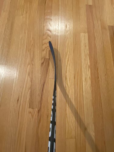 Senior RH Warrior Alpha DX Pro Grip Hockey Stick W03