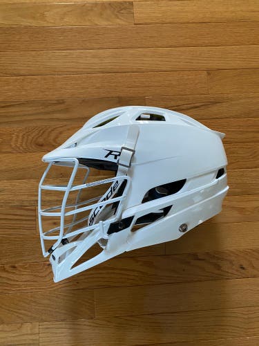 Player's Cascade R Helmet