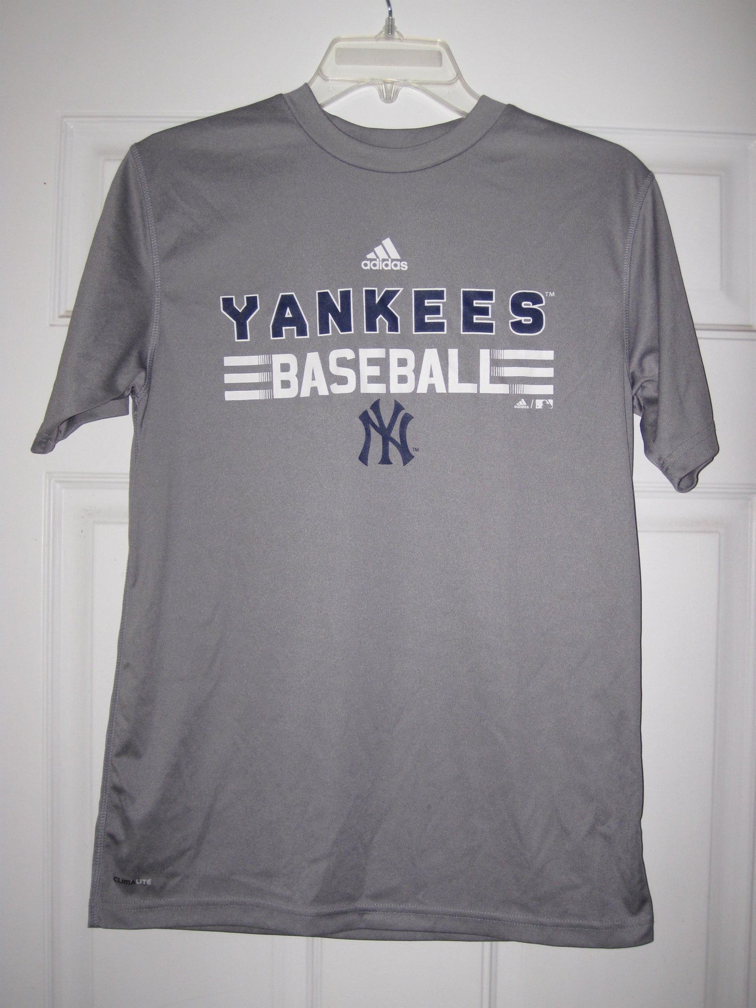 16 on yankees shirt