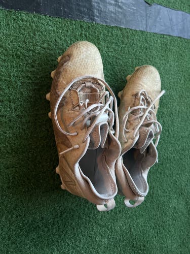 White Adult Size 9.0 (Women's 10) Low Cut Freeze