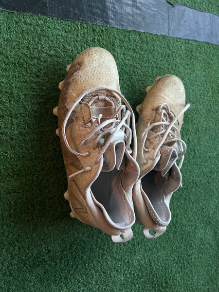 White Adult Size 9.0 (Women's 10) Low Cut Freeze