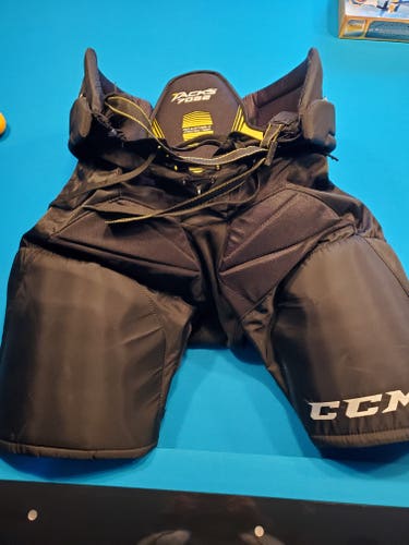 Black Like New Adult Large CCM Tacks 7092 Hockey Pants