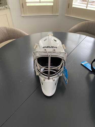 New Senior Medium: Bauer 940 Goalie Mask Helmet (Non-Certified) Cat Eye