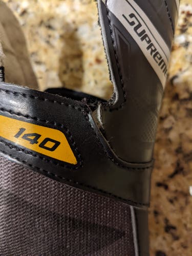 Senior Used Bauer Supreme S140 Hockey Skates Regular Width Size 8
