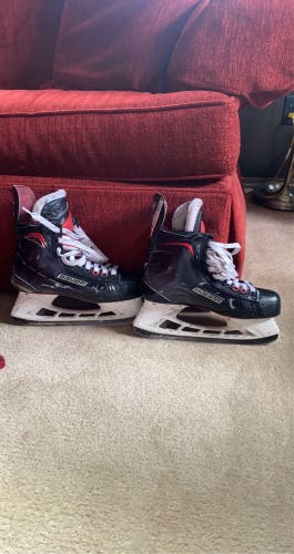 Senior Bauer Extra Wide Width  Size 8.5 Vapor 1X Hockey Skates